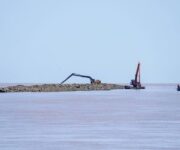 В Атырау укрепляют берега Жайык и очищают оросительно-обводнительные системы для пропуска воды