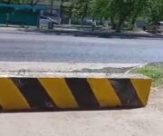 Ремонт дорог: коммунальщики не могут вывезти мусор из-за перекрытых дворов Караганды