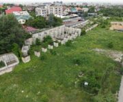 Крупный недостроенный объект сносят в Алматы