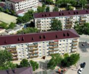 Четыре из семи домов уже готовы: в Атырау завершают капитальный ремонт многоэтажек