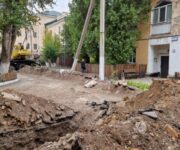 «Как тут ходить, если земля обваливается»: жители Караганды оказались в ловушке траншей