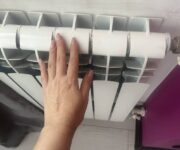 Жители Актау «закипают» у холодных батарей — что ответили коммунальщики