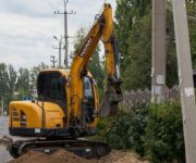 В Павлодаре убирают под землю линии электропередачи над жилыми домами